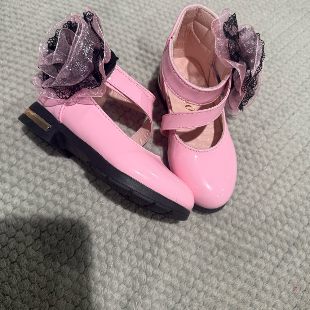 Pink patent leather toddler size 11 Kids Shoes with Floral Accent